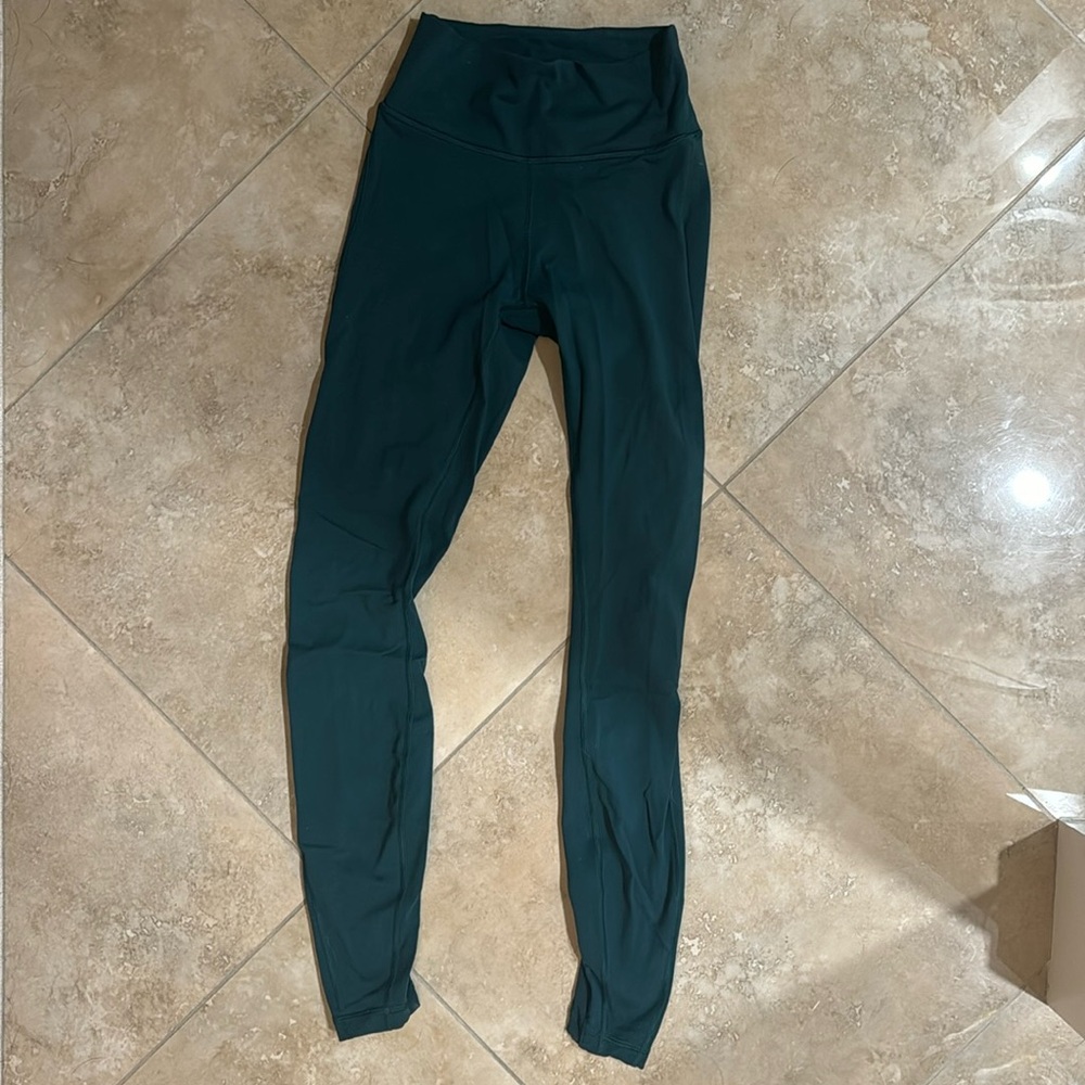 Lululemon criss cross mesh green size 4